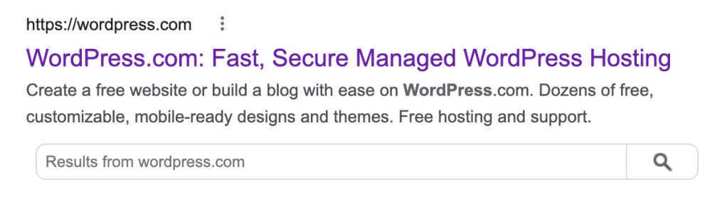 Hasil mesin pencari untuk WordPress.com menampilkan Nama Situs, Pemisah, dan Slogan.