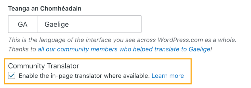 管理画面の言語がアイルランド語に設定され、「コミュニティ翻訳ツール」チェックボックスが表示されている。